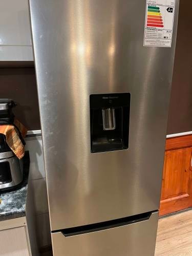<p>REFRIGERADOR</p>