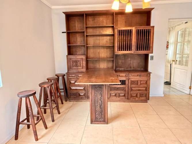 <p>Mueble colección de encina y enchapado en excelente estado, Buin</p>