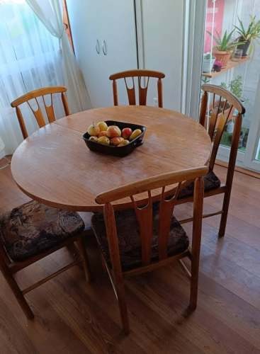 <p>Comedor extensible 5 sillas</p>