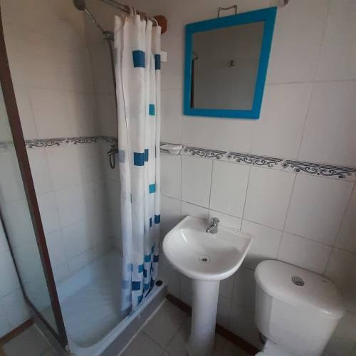 <p>arriendo pieza amoblada central</p> image