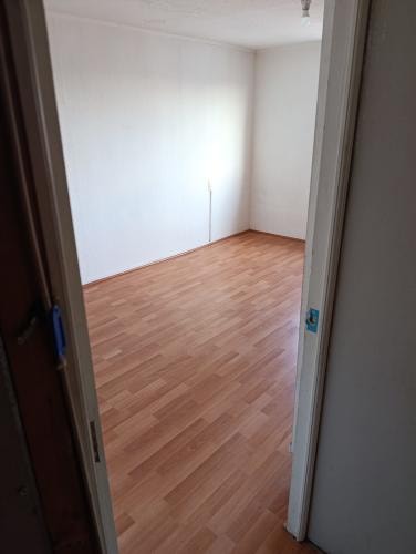 <p>Se arrienda habitacion amplia e iluminada en la Florida</p>