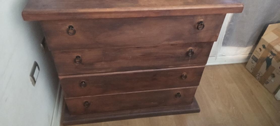 <p>vendo 2 cómodas, excelente  estado</p>