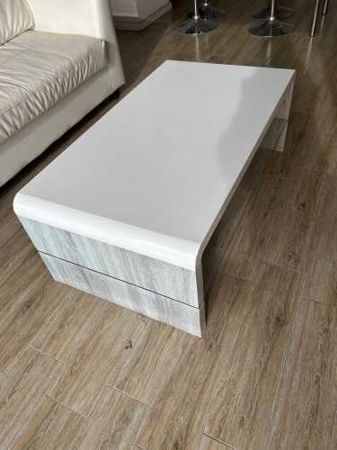 <p>Moderna mesa de centro excelente calidad</p>
