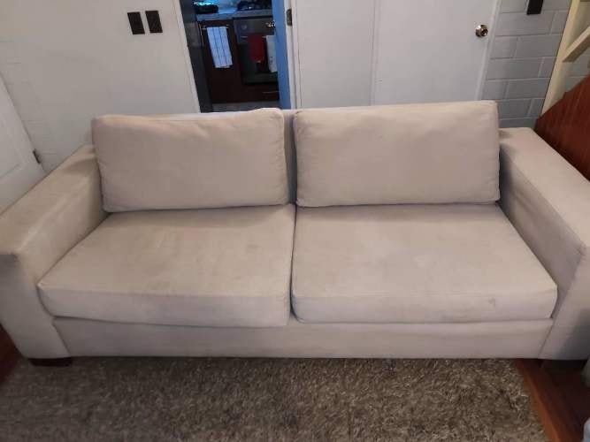<p>Sofa tres cuerpos</p>