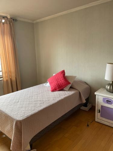 <p>Arriendo 1 habitación en Av. Alonso de Córdova (sólo mujeres con trabajo)</p>