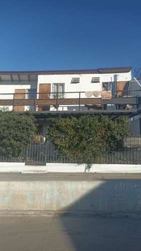 <p>Arriendo piezas con baño privado</p> image