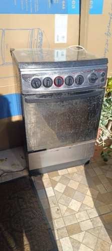 <p>Cocina 4 hornillas + horno</p>