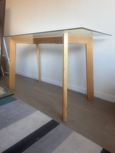 <p>Mesa escritorio/ comedor pequeño</p>