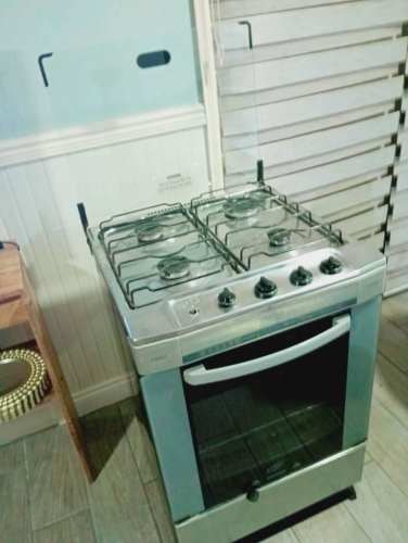 <p>Vendo cocina de 4 platos</p>