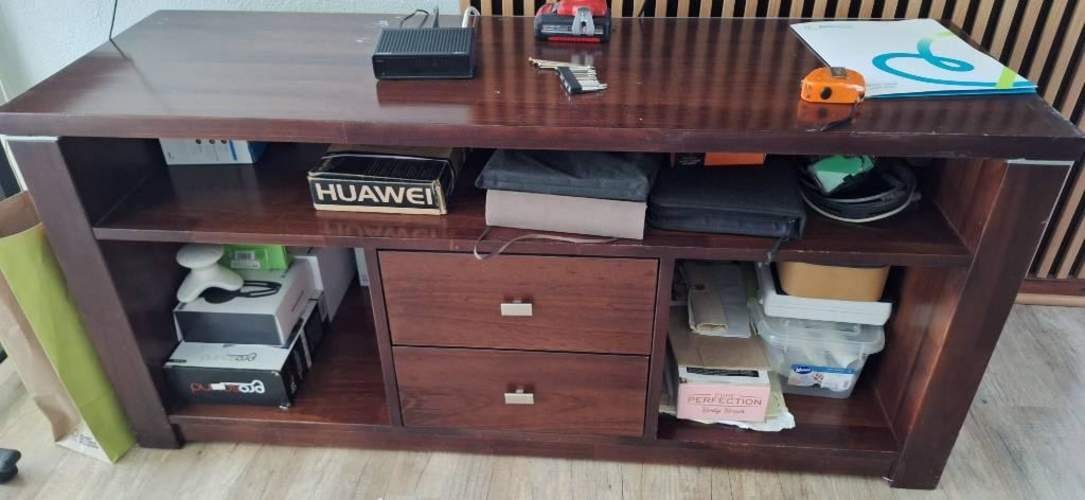 <p>Vendo mueble LO puedes usar de Rack o lo q tu quieras</p>