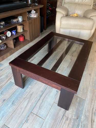 <p>Se vende mesita de centro</p>