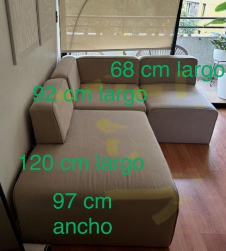<p>Sofá modular marca Innovamuebles</p>