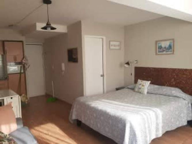 <p>pieza con cocina y baño metro los leones providencia</p>