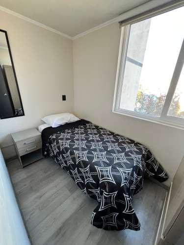 <p>Arriendo Pieza, Metro Departamental</p>