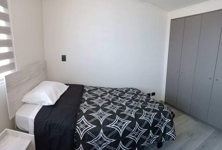 <p>Arriendo Pieza, Metro Departamental</p>