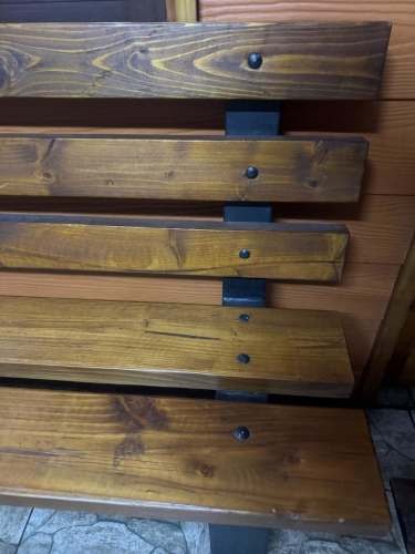 <p>Banca de madera y metal</p>
