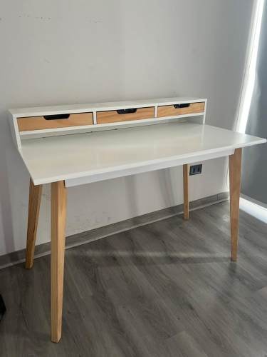 <p>Escritorio Blanco 110x60 Madera</p>