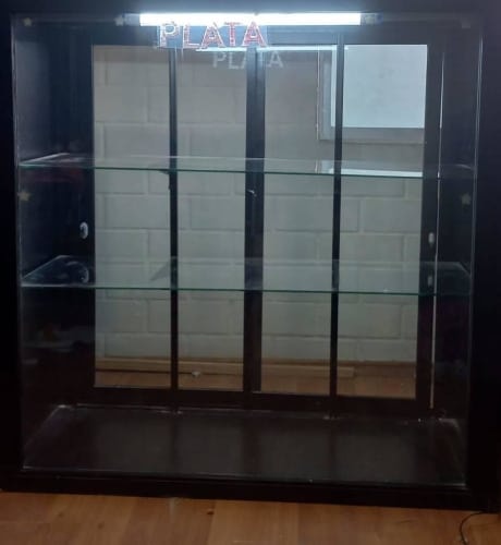<p>Vitrinas con vitrina templado</p>