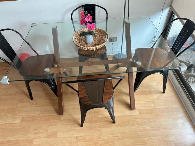 <p>Mesa de Comerdor de Vidrio Templado</p>