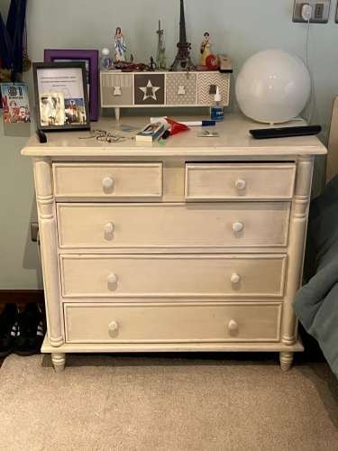 <p>Comoda platinada muebles El Rehue</p>