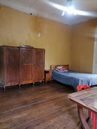 <p>PIEZA A AMOBLADA EN PLENO CENTRO DE VALPARAÍSO</p> image