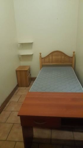 <p>Arriendo de pieza</p>