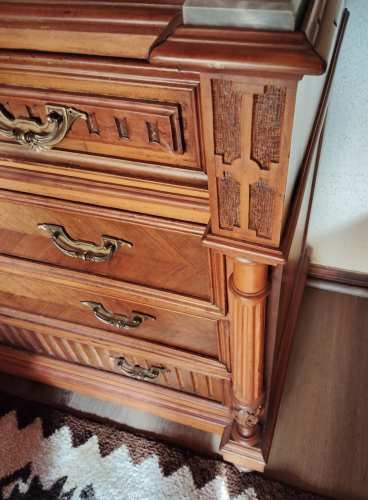 <p>Mueble aparador antiguo</p>