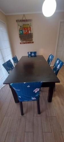 <p>Comedor Clásico De 6 Sillas, Mesa Extensible 180 Cm (Usado)</p>