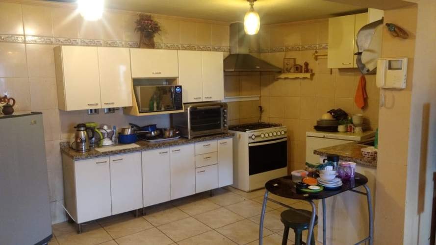 <p>Pieza amoblada en amplia casa</p> image