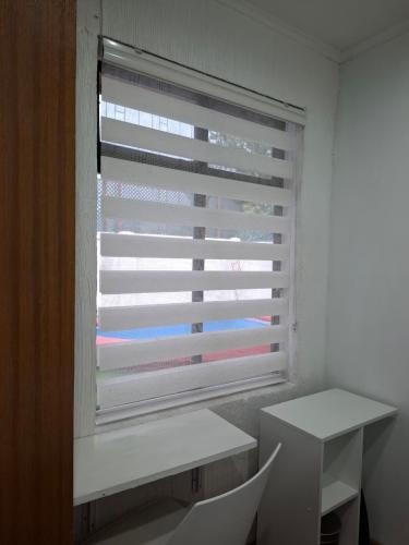 <p>Arriendo de dos piezas metro Los Domínicos solo damas</p>