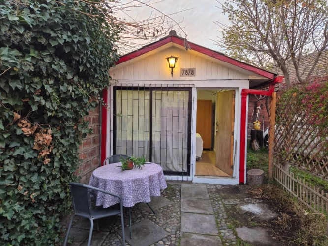 <p>Arriendo pieza independiente</p>