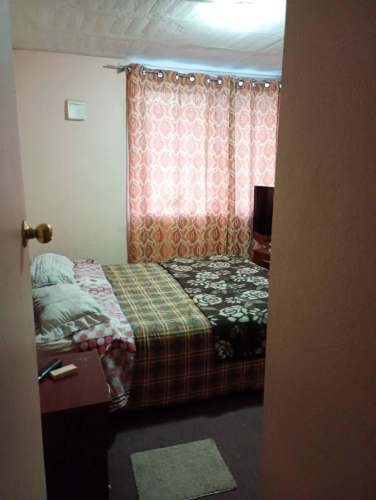 <p>Arriendo pieza</p> image