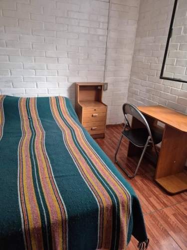 <p>Arriendo pieza</p> image