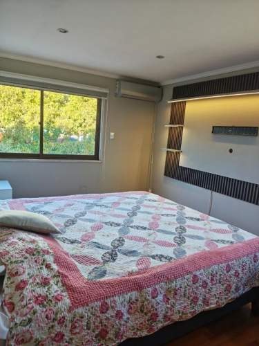 <p>Arriendo habitación a MUJERES</p> image