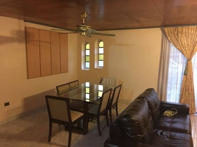 <p>Se arrienda acogedora habitación, completamente amoblada y a pasos del metro.</p> image