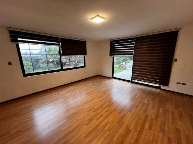 <p>Arriendo Pieza studio 50m2, Las condes Cerca de UDD, Duoc, UAndes</p> image