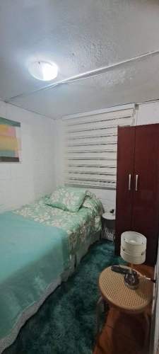 <p>Hermosa habitación para mujeres en casa compartida con mujeres</p>