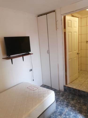 <p>Arriendo habitación amueblada con baño privado</p>