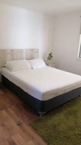 <p>Arriendo pieza, baño privado</p> image