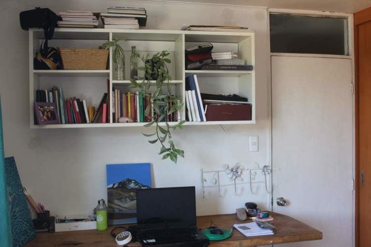 <p>Amplio dormitorio con baño privado 12 mts2</p> image