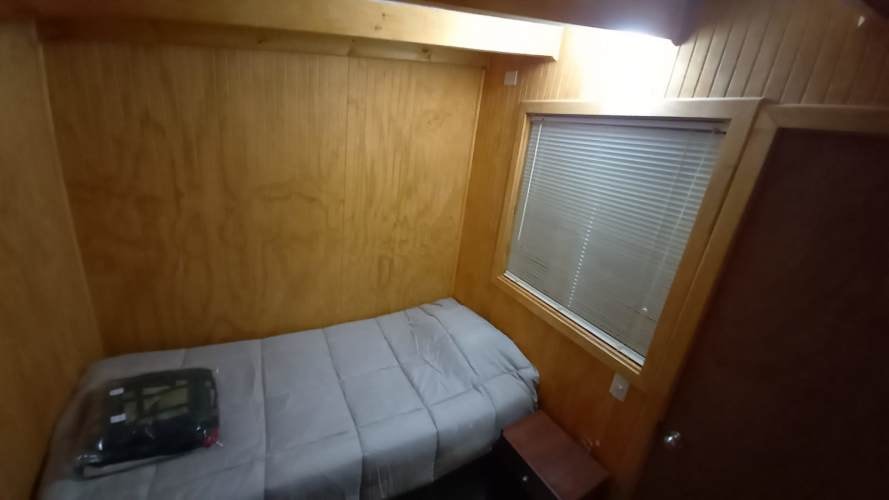 <p>Se Arrienda Pieza a Persona Sola con Trabajo Estable</p>