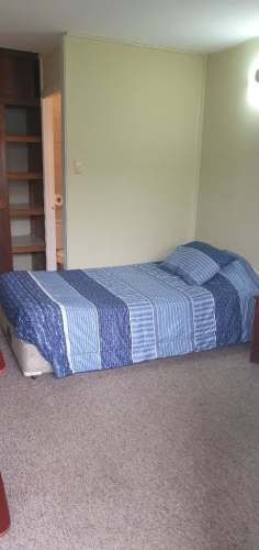 <p>Arriendo habitación amoblada.</p> image