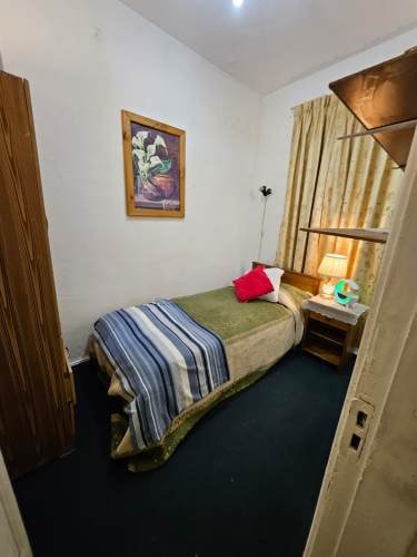 <p>Se arrienda habitación amoblada metro Santa Ana - Cocina privada</p> image