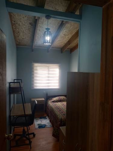 <p>Dormitorio amoblado a pasos del centro de Concepción</p>