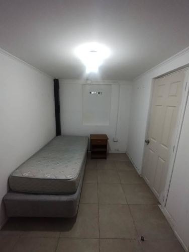 <p>Arriendo pieza amoblada en metro ñuble</p> image