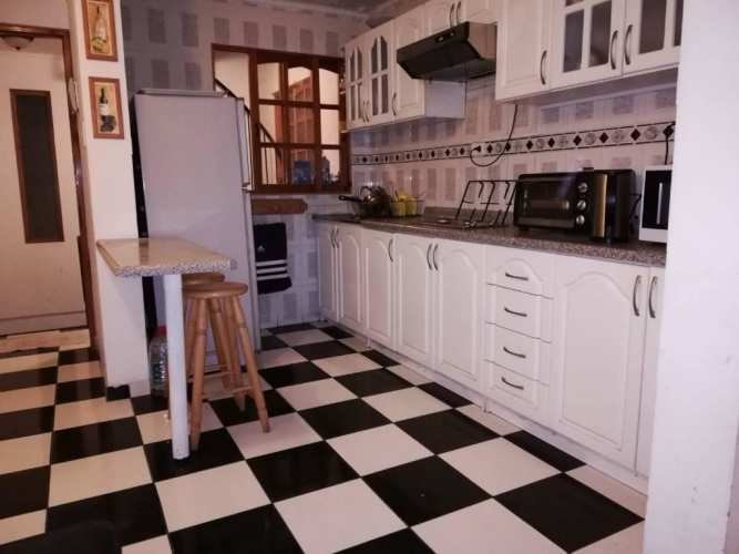 <p>Se arrienda pieza a mujer</p> image