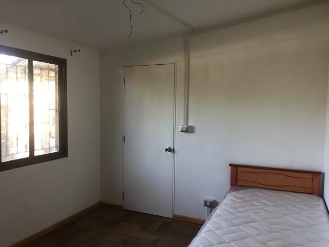 <p>Pieza Las Rejas muy cerca del Metro</p>