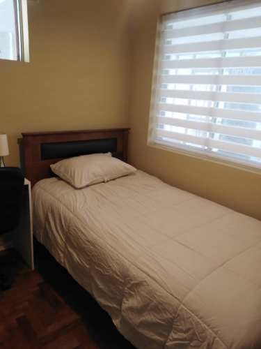 <p>SE ARRIENDA PIEZA AMOBLADA</p>