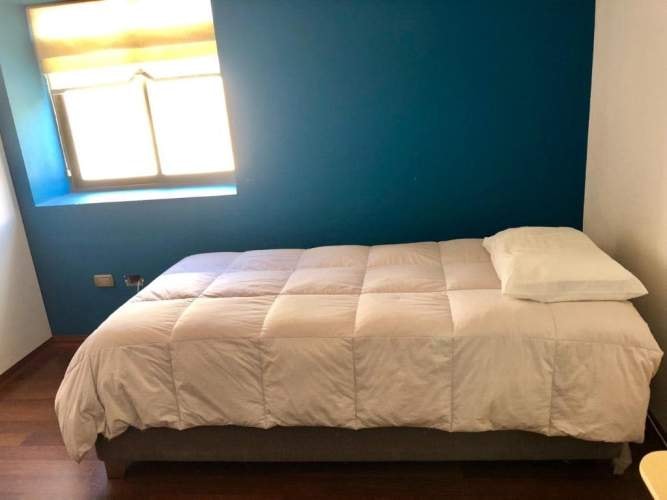 <p>Pieza amoblada para una persona, sector sur</p> image