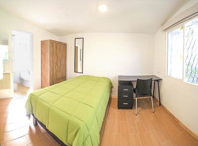 <p>Providencia Arriendo piezas verano Providencia Metro Salvador</p>